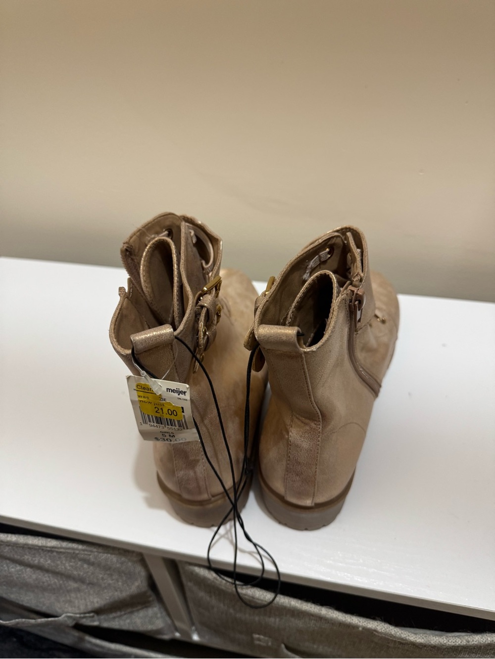 Kids gold Boots.. brand new with tags. Size 5